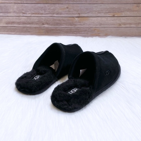 UGG Women’s Pearle Slippers In Black - Picture 3 of 8